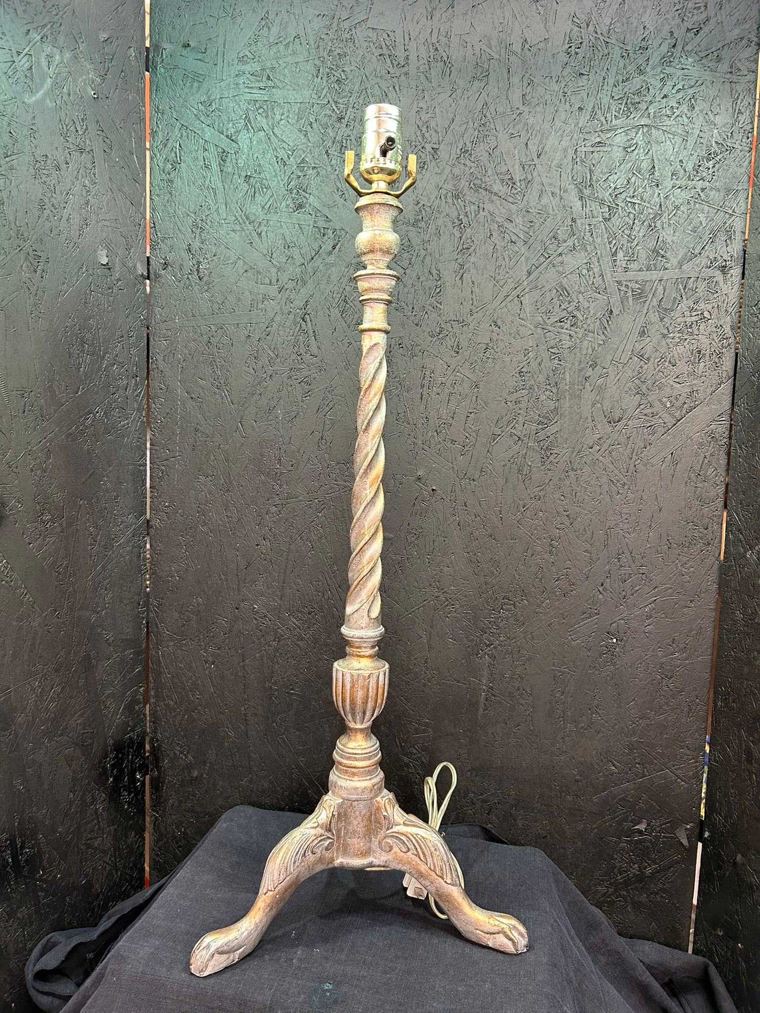 White and Gold Table Lamp