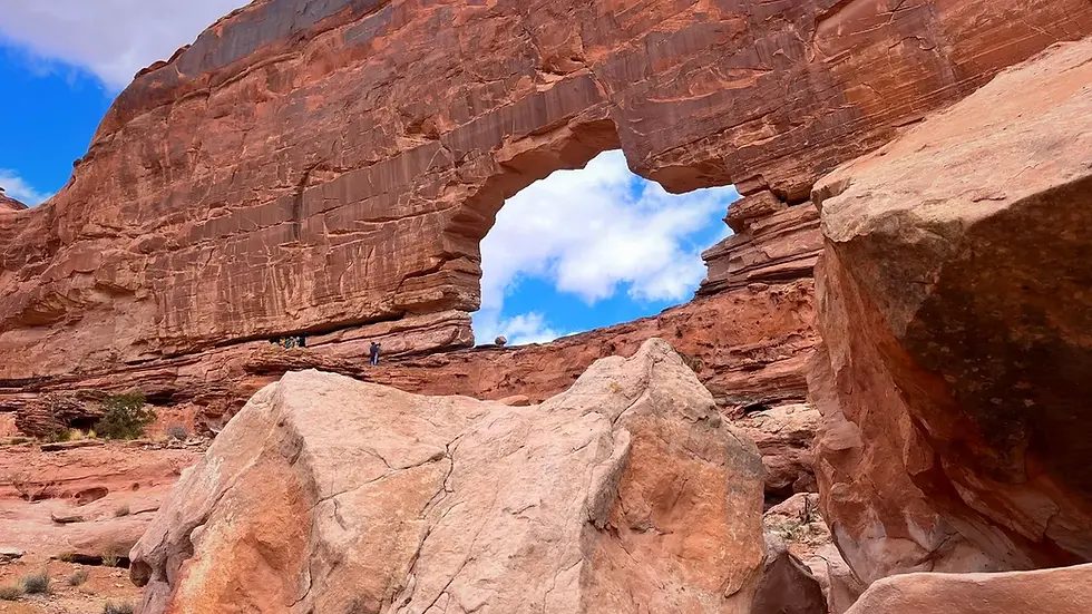 Some hikers getting ready to pass through Jeep Arch
