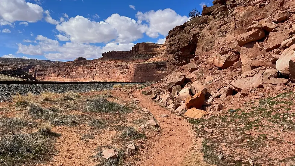 The trail as you begin near the railroad tracks