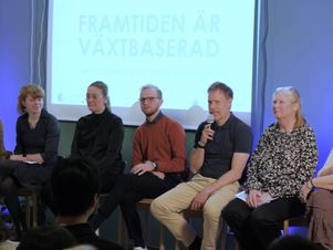 Se föredraget om hur vegetarisk patientmat blev en succé och panelsamtalet där politiker och experter diskuterar hur fler sjukhus kan följa efter