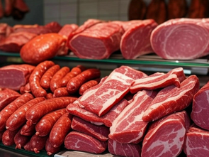 Studie visar starka kopplingar mellan rött kött, charkuterier och ökad risk för kolorektal cancer