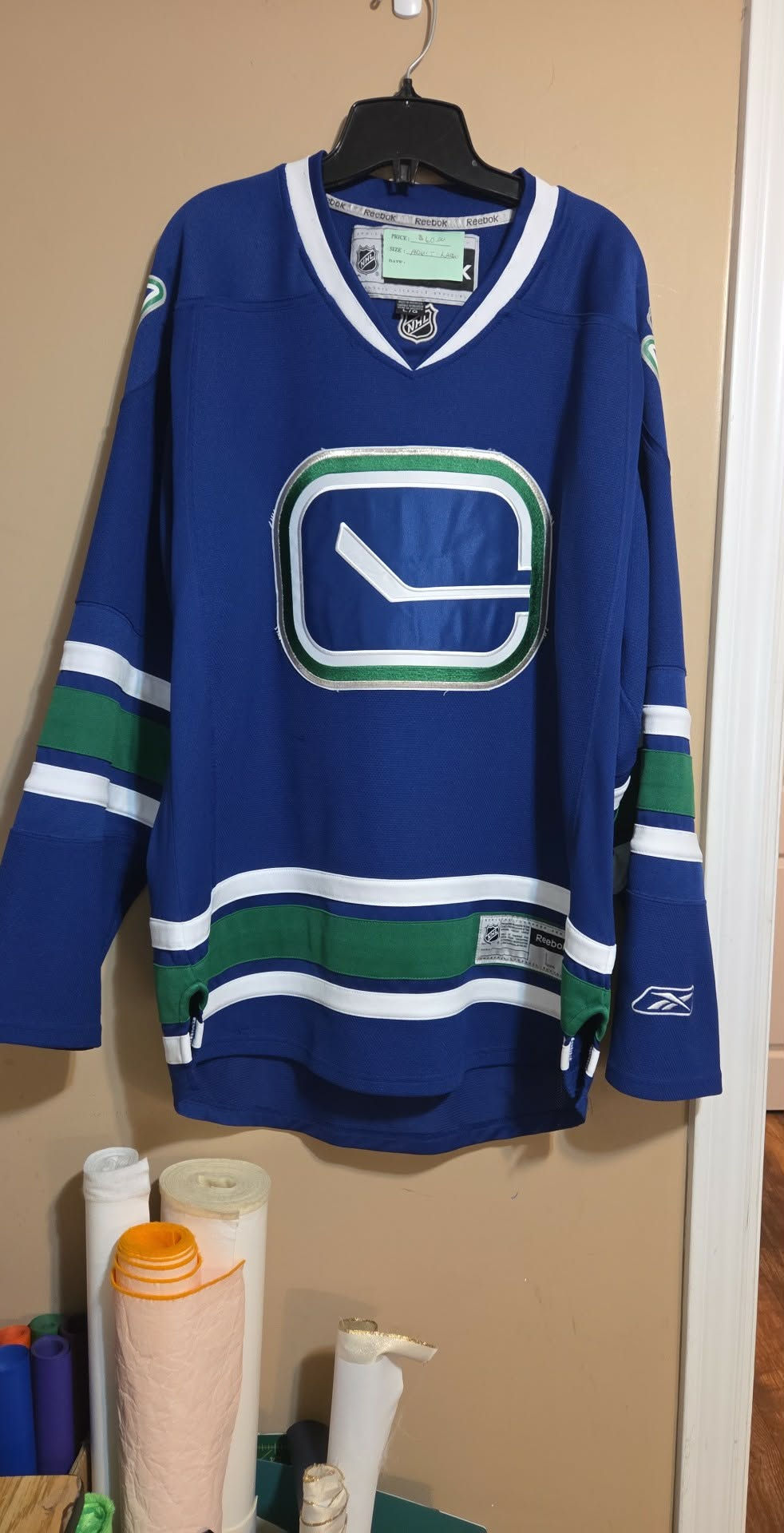 Vancouver Canucks Adult Large Blue hockey jersey