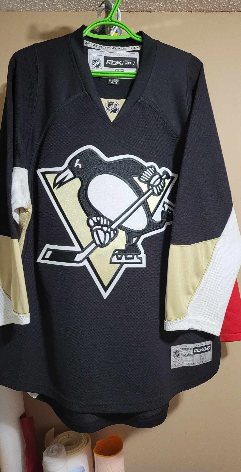 Pittsburgh Penguins Men's Medium Hockey jersey