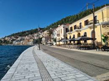 The center of Gythio is situated around the centrally located Plateia Mavromhali. Fishing boats bob in the harbor, and furthe