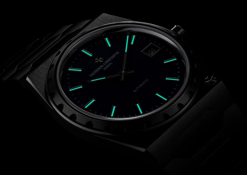 典雅的棒狀指針和時標覆以Super-LumiNova®夜光塗層,白天呈米白色,夜晚為青綠色。