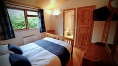 12 Kingfisher Main Bedroom En Suite.jpeg