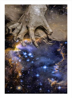 SPECTRE IN THE EASTERN VEIL-_Espectro en el Este de Velo