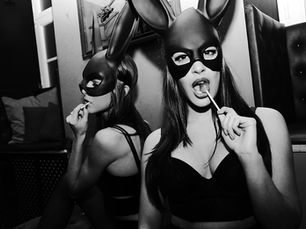 How to Plan the Perfect Adult Halloween Party: Menu, Decor, and Game Ideas