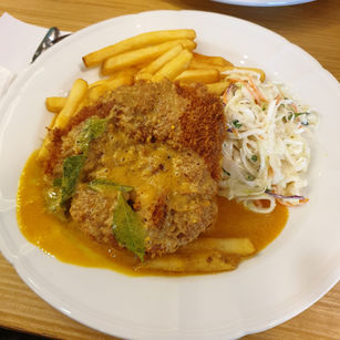 Foodgasm: Dave's Deli Salted Egg Chicken Chop