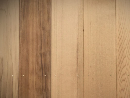 木製玄関ドアのショールーム見学へ