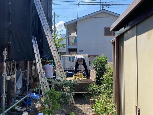 屋根改修工事が始まりました