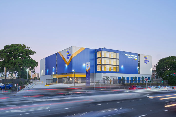 storage space, roll a doors, polished concrete, concrete, yellow doors, blue doors, storage king, display room, meeting room, loading bay, loading dock, goods lift, reception