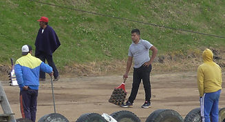 JUGANDO PELOTA