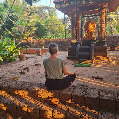 méditation, yoga, massage et ayurveda