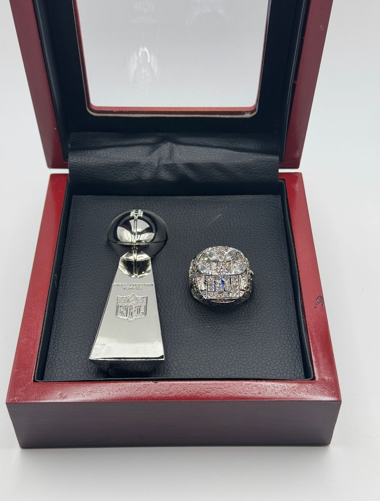 New York Giants 2011 Super Bowl Championship Ring TROPHY + CASE