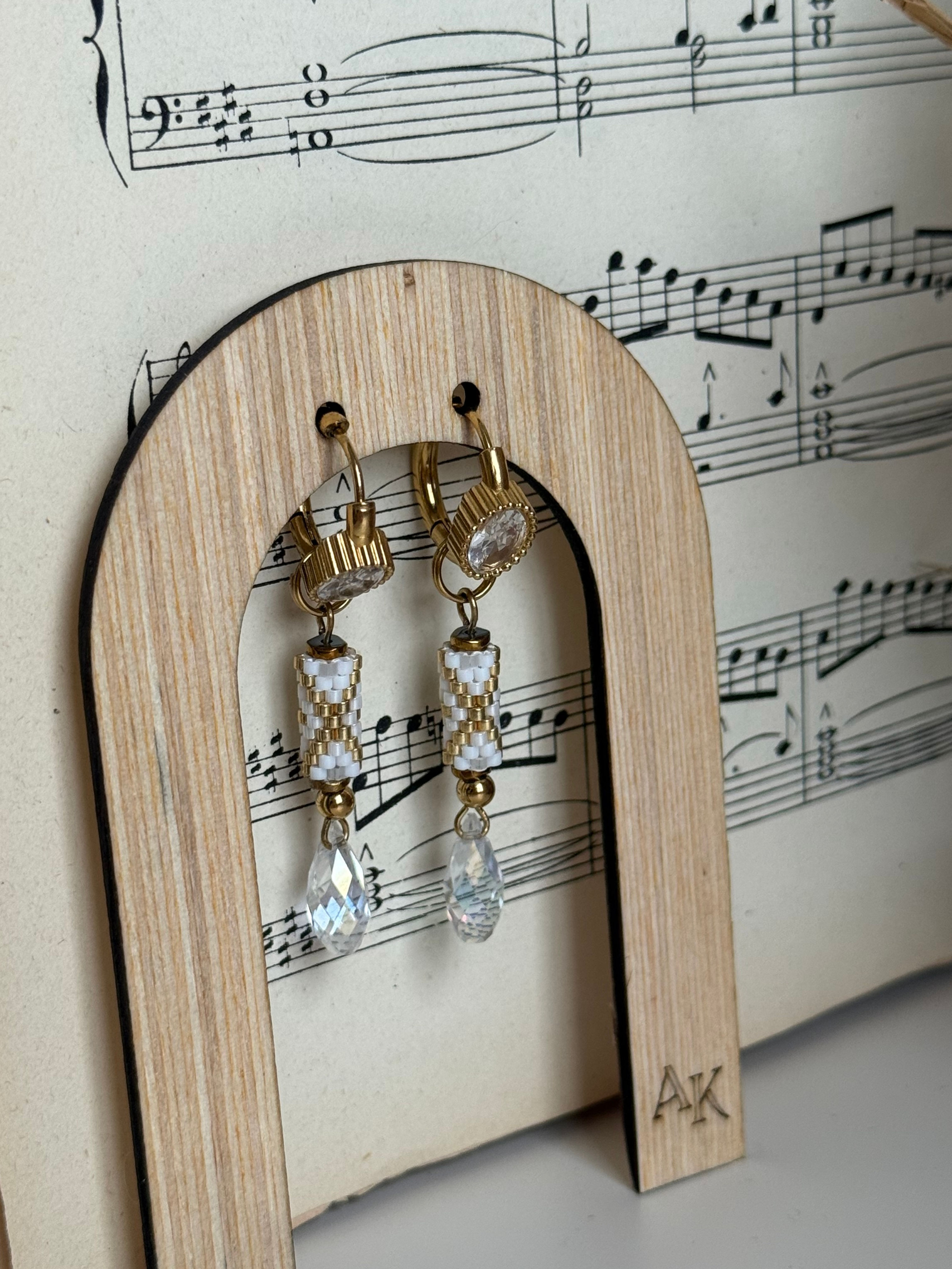 Boucles d'oreilles tissées - Les "tubes" blancs