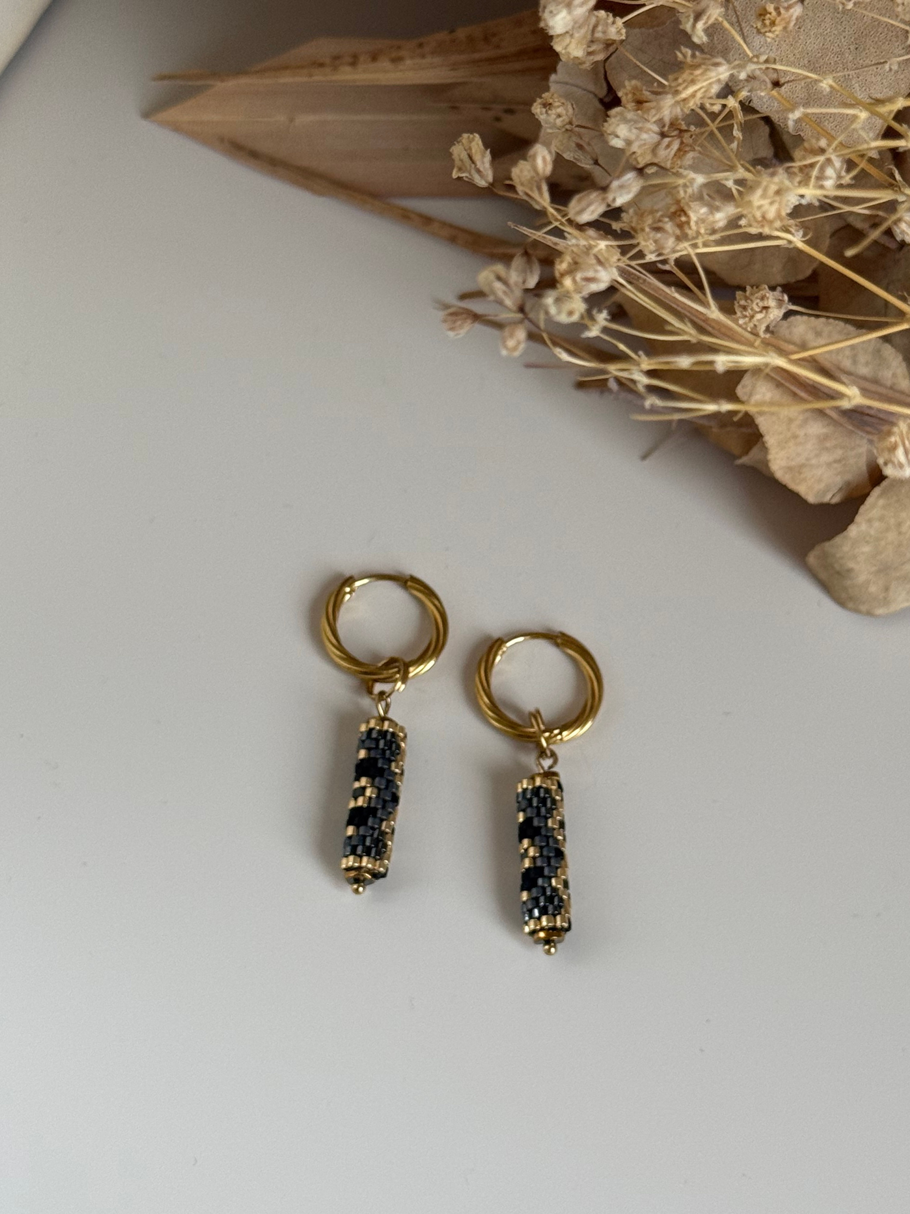 Boucles d'oreilles tissées - Les "tubes" noirs