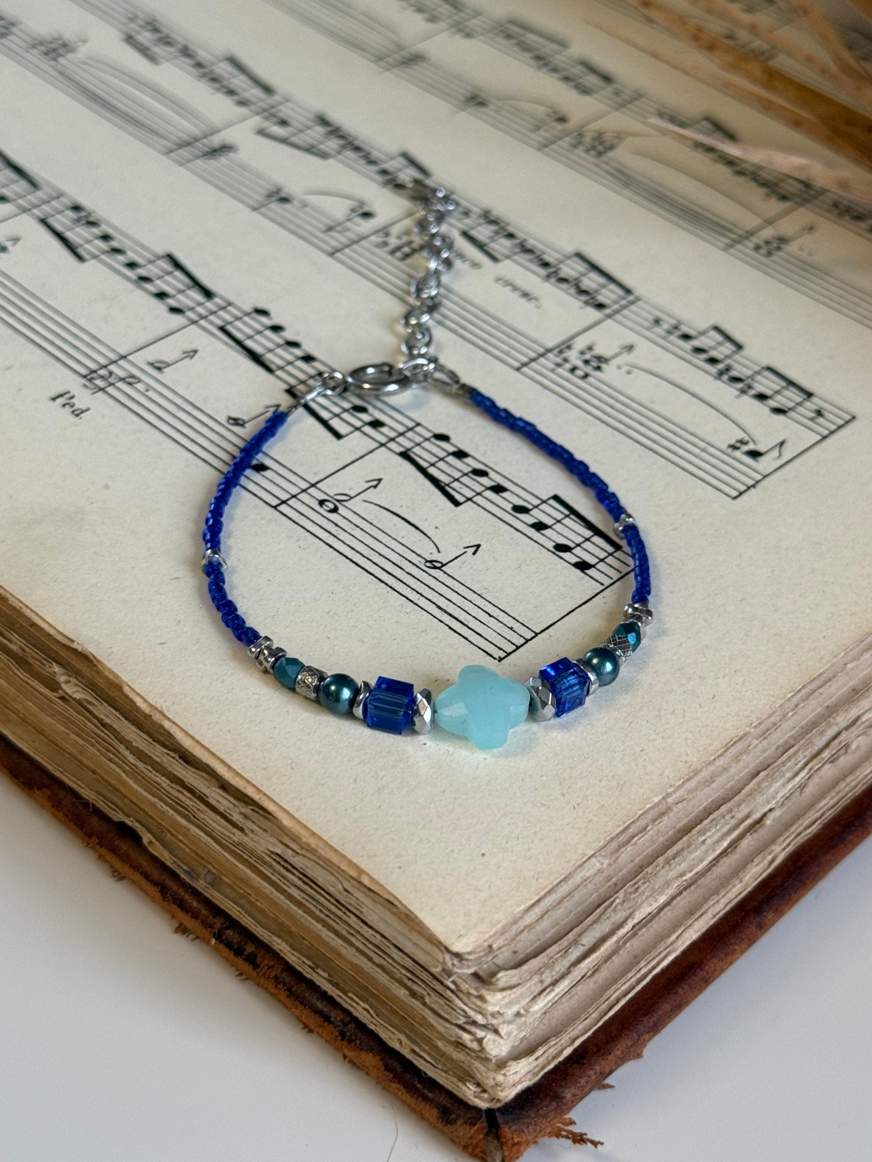 Bracelet "Jiminy" - Trèfle de verre bleu