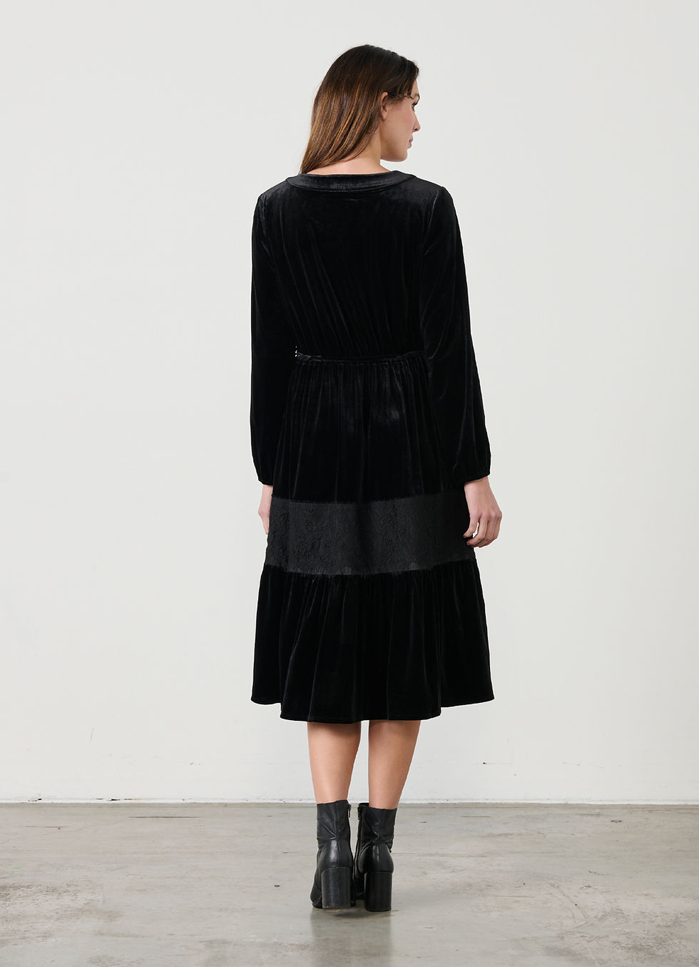 Thumbnail: Velvet Dress with Lace Panel in Black