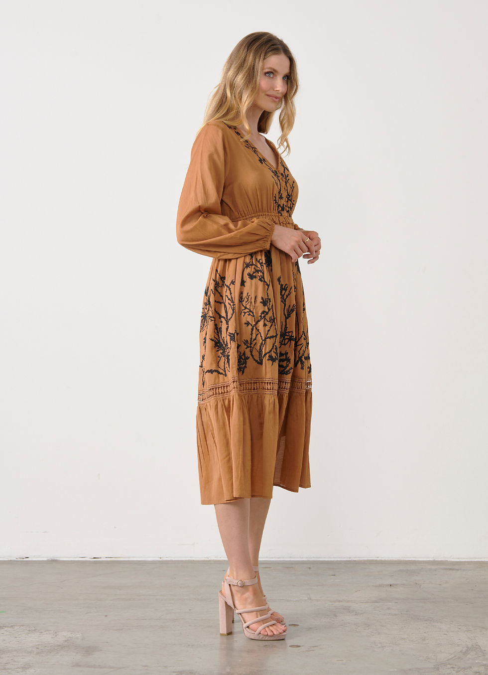 Thumbnail: Elastic Waist & Contrast Embroidery Dress in Copper