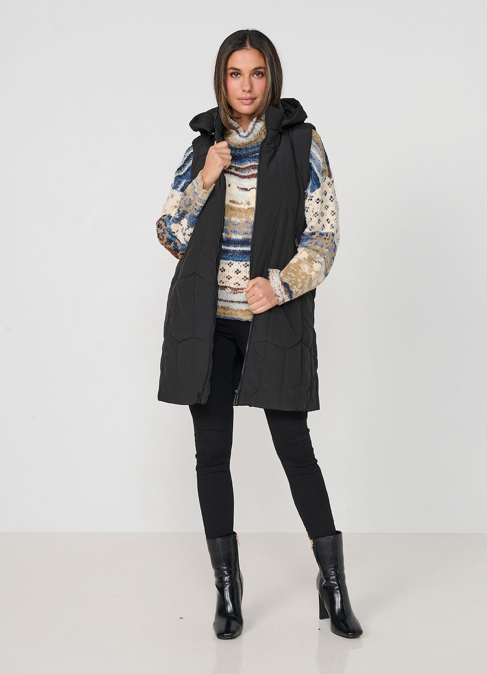 Thumbnail: Geometric Panels Puffer Vest in Onyx