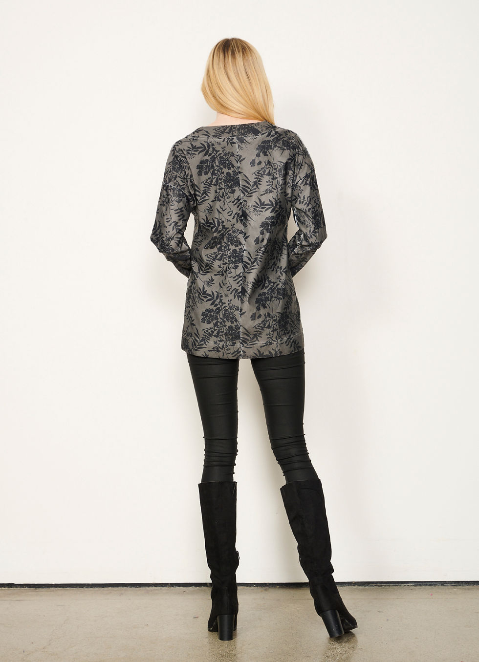 Thumbnail: Garden Print Top with V-Neck