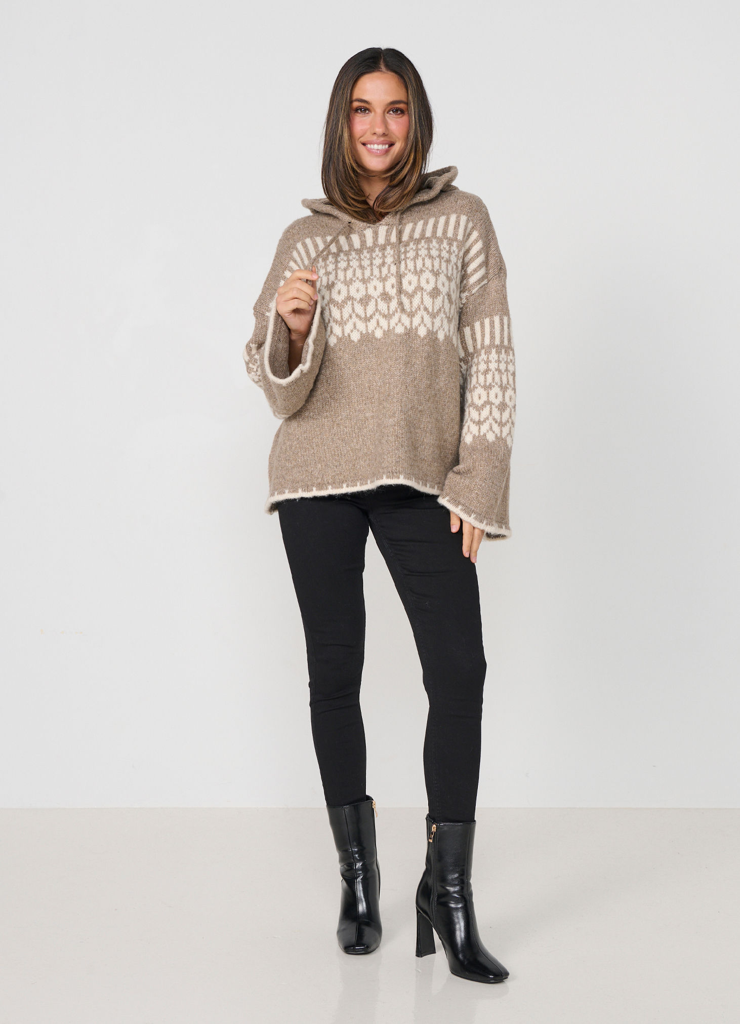 Middle Earth Hoodie in Beige