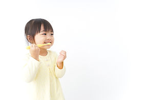歯を磨く子ども