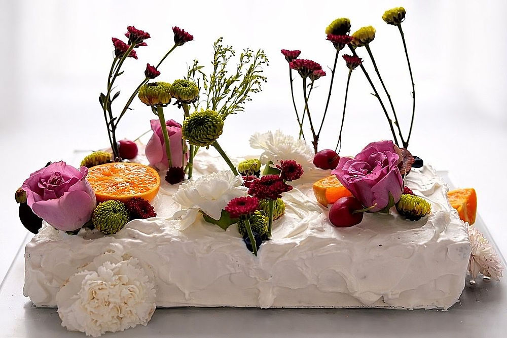 Fresh Floral modern trending cake
