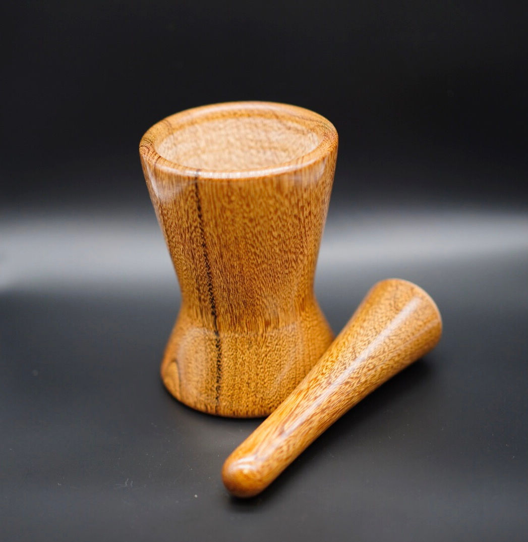 mortier et pilon en bois