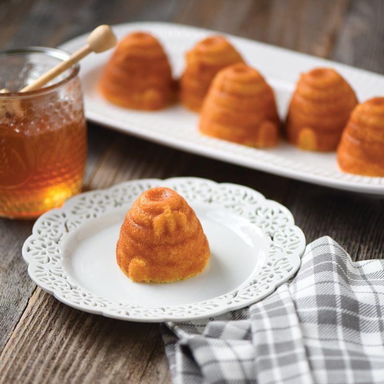 Thumbnail: Beehive Cakelet Pan