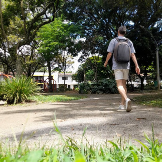 Kevin walking to Caobo - Nomadico