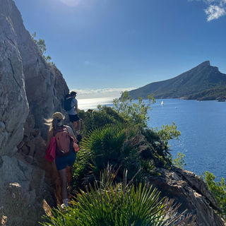 digital nomads in mallorca hiking