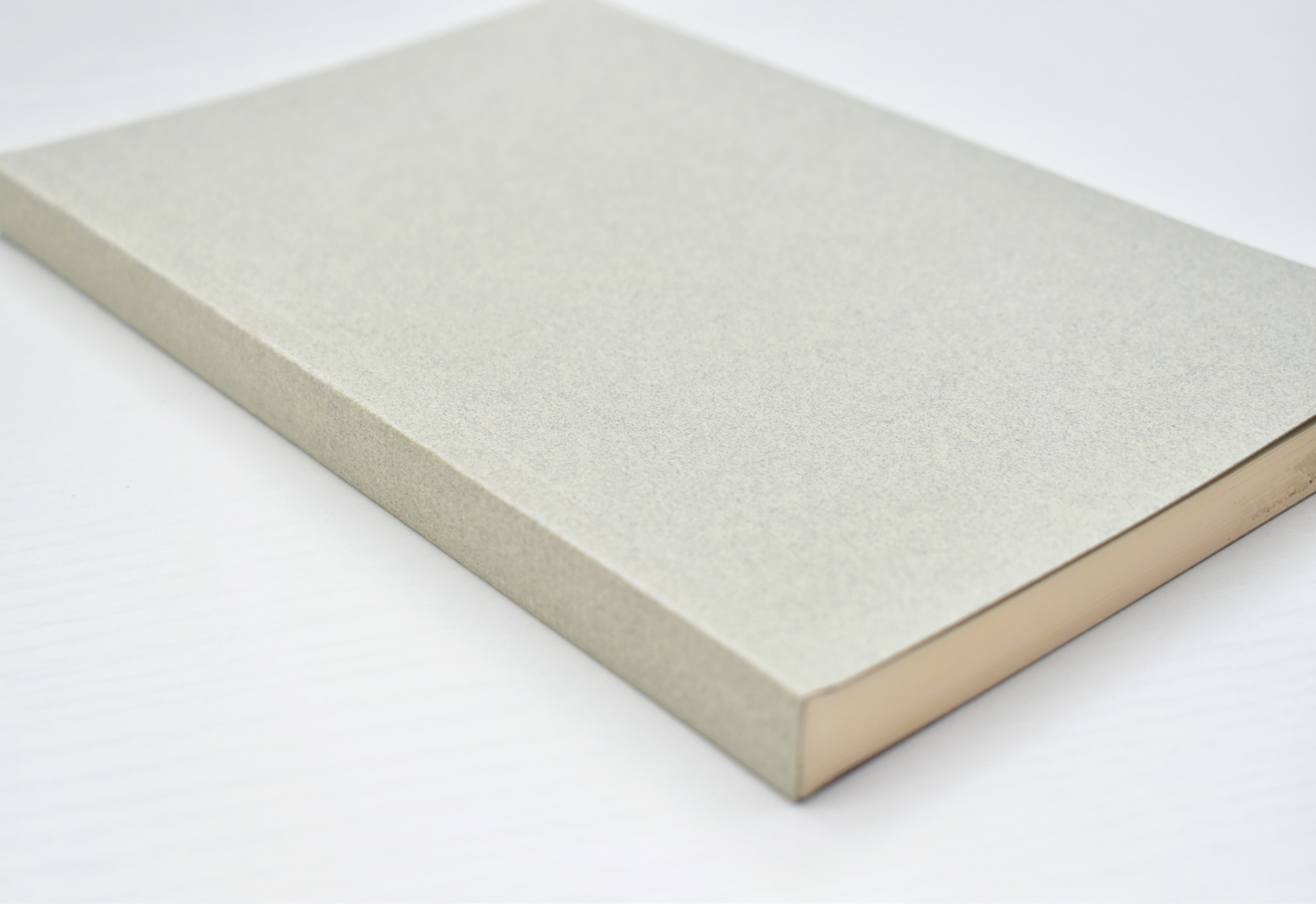 Libreta lisa, color marfil, mediana