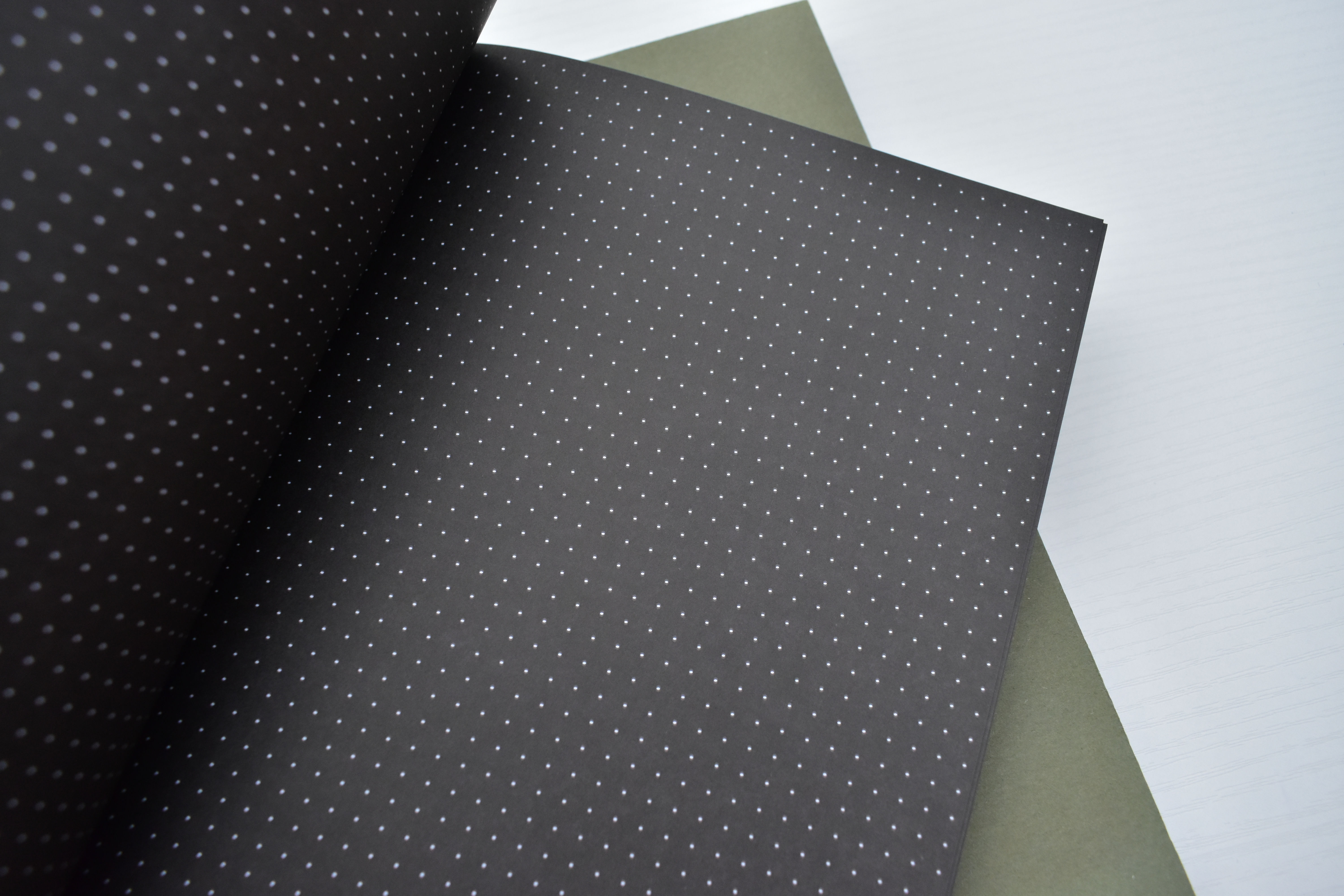 Libreta de puntos negra, grande