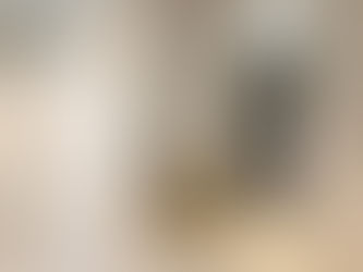 Ukens entré: Myk og elegant garderobe med gyllen gråhvit fargetone