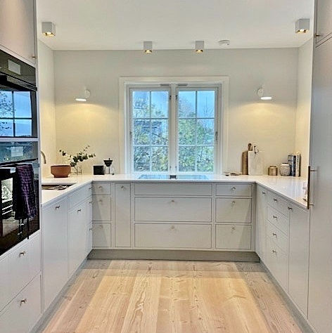 Ukens kjøkken: Stramme linjer med god utnyttelse og luftig preg på begrenset plass 