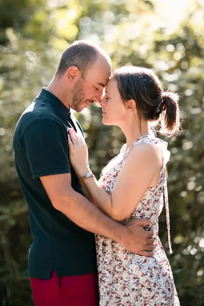 Shooting photo de couple en extérieur en Provence