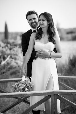 les mariés font une phoot de couple