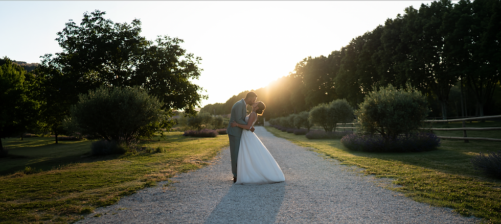 Mariage provençal au coucher du soleil