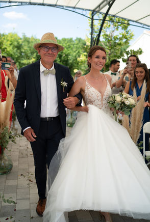 entrée de la mariée à la cérmonie laïque