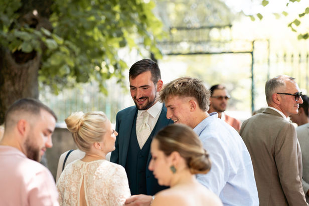 Estelle et Guillaume entourés de leurs proches à Sarrians