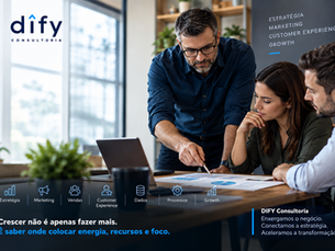 Imagem corporativa realista da DIFY Consultoria mostrando três profissionais reunidos em um escritório moderno, analisando gráficos e informações sobre uma mesa. A composição apresenta a marca DIFY Consultoria e destaca as áreas de Estratégia, Marketing, Vendas, Customer Experience, Dados, Processos e Growth. No rodapé, a mensagem reforça que crescer não é apenas fazer mais, mas saber onde colocar energia, recursos e foco.