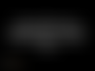 Imagem conceitual de ambiente de varejo moderno, com loja organizada, corredores amplos, comunicação visual elegante e exposição de produtos alinhada, representando a ideia de marca forte construída por coerência, experiência e identidade silenciosa no ponto de venda.