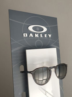 Expositor de mesa Oakley, 2023