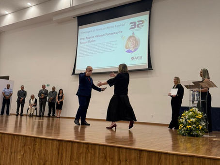 Presidente da IASS, Dra. Maria Helena Rolim, recebe medalha de Honra do Mérito Espacial da AEB