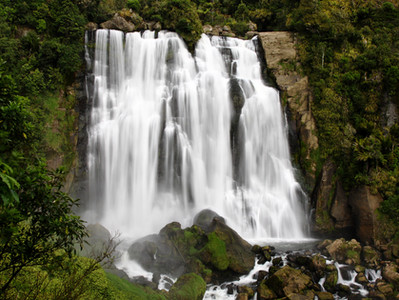 Thinking about waterfall pictures in your walls? / Pensando em quadros de cachoeira em suas paredes?