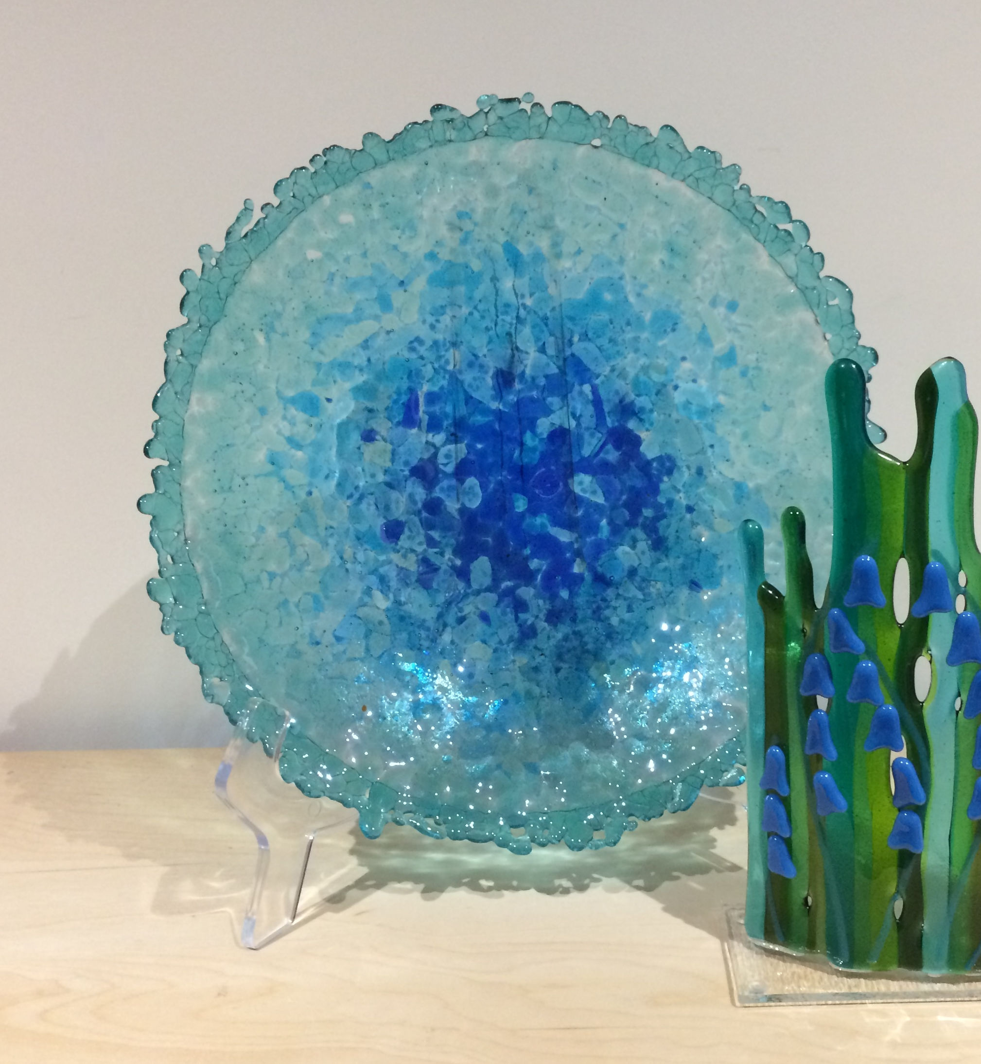 Aqua bowl with wobble edge