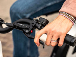 Fantic_ISSIMO_Urban_freni_Shimano_Acera_MT200
