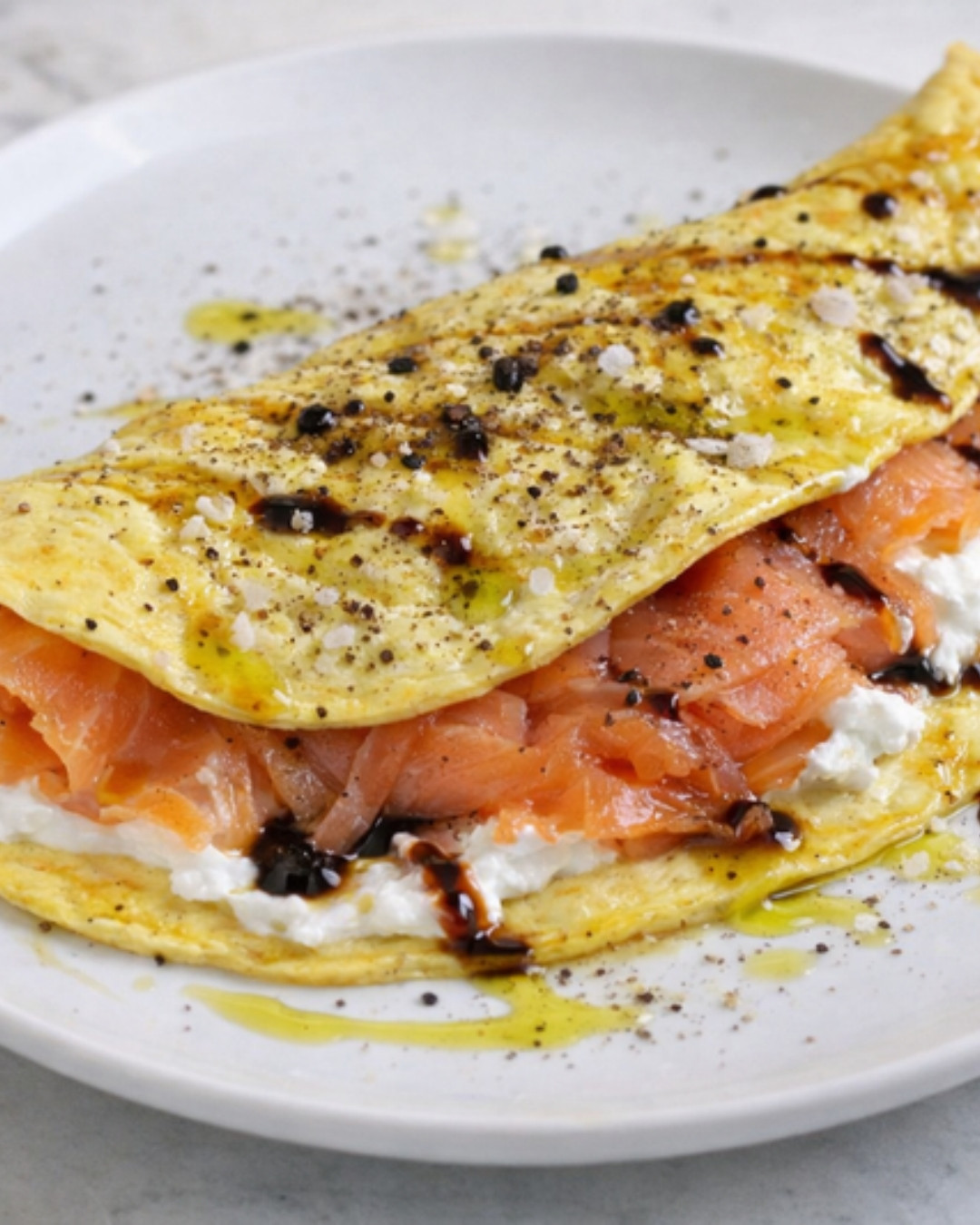 Omelette saumon fumé & yogourt de chèvre